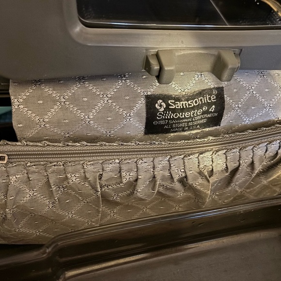 VTG 80’s Samsonite Silhouette Hard Shell Gray Train Cosmetic Makeup Travel Case - Picture 9 of 10